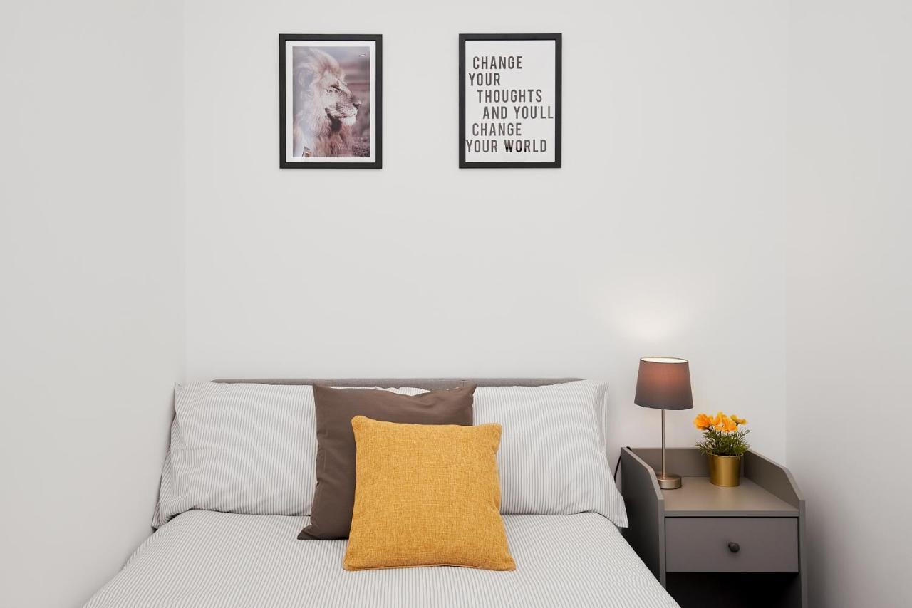 High Spec 2 Bed Apartment W/Parking Available Лондон Екстериор снимка