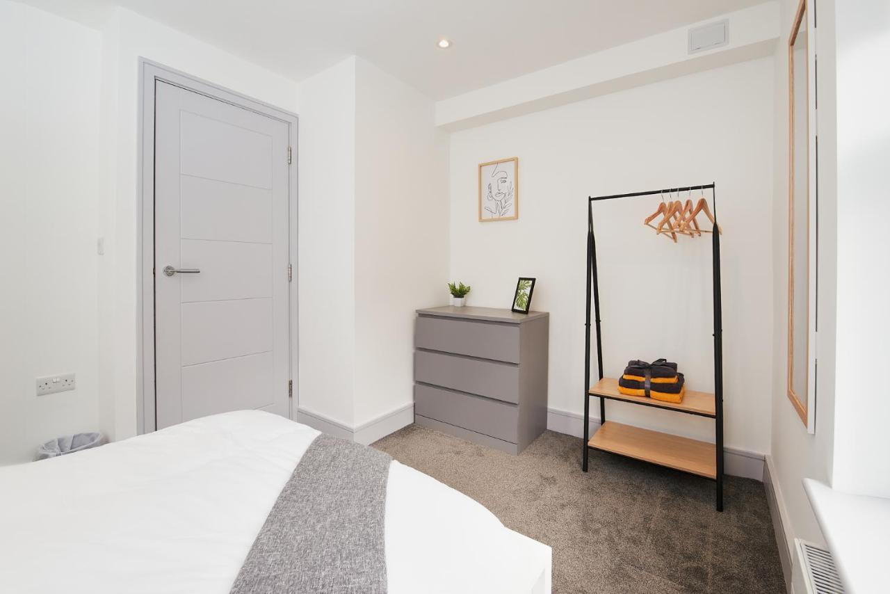 High Spec 2 Bed Apartment W/Parking Available Лондон Екстериор снимка