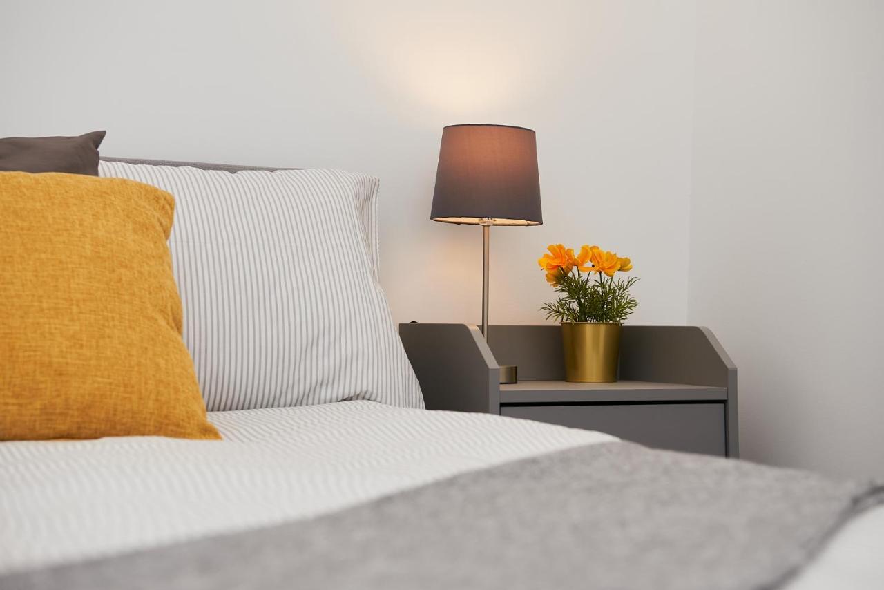 High Spec 2 Bed Apartment W/Parking Available Лондон Екстериор снимка