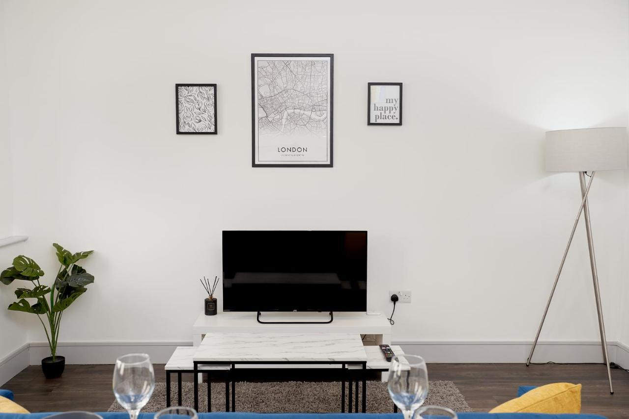 High Spec 2 Bed Apartment W/Parking Available Лондон Екстериор снимка